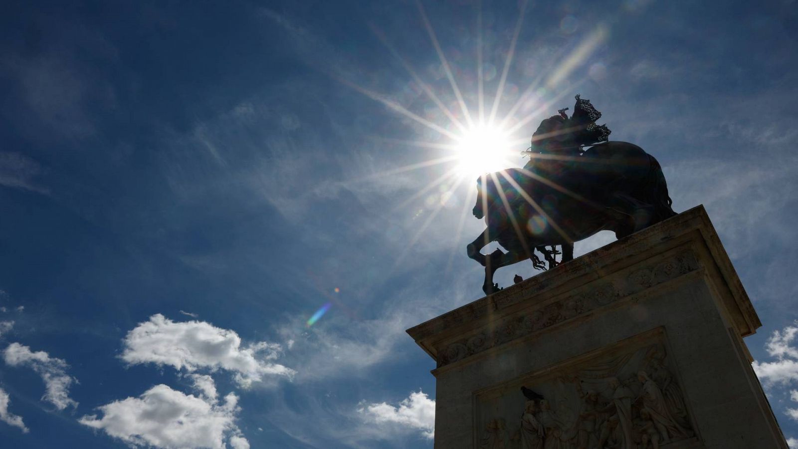 El tiempo: Precipitaciones fuertes en Cataluña, y temperaturas sin cambios