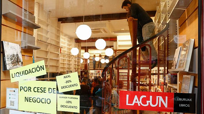 Cierra la librería Lagun, símbolo de resistencia