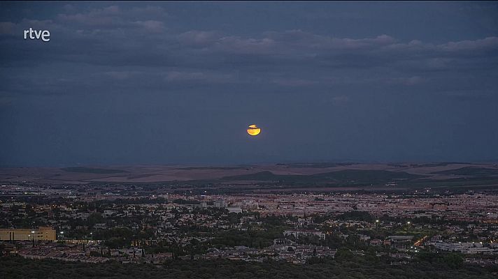 Posibilidad de algún chubasco o tormenta localmente fuerte de madrugada en el litoral de Cataluña