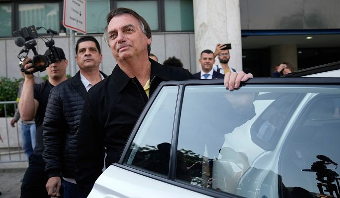 Bolsonaro declara ante la justicia por presunta propiación indebida de joyas