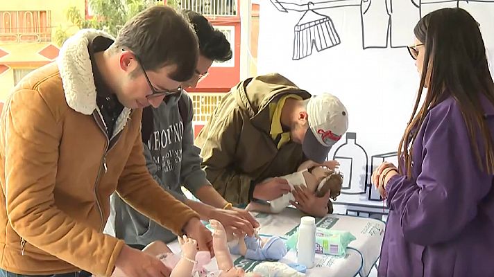 Colombia pone en marcha una escuela itinerante para educar a hombres en igualdad de género 