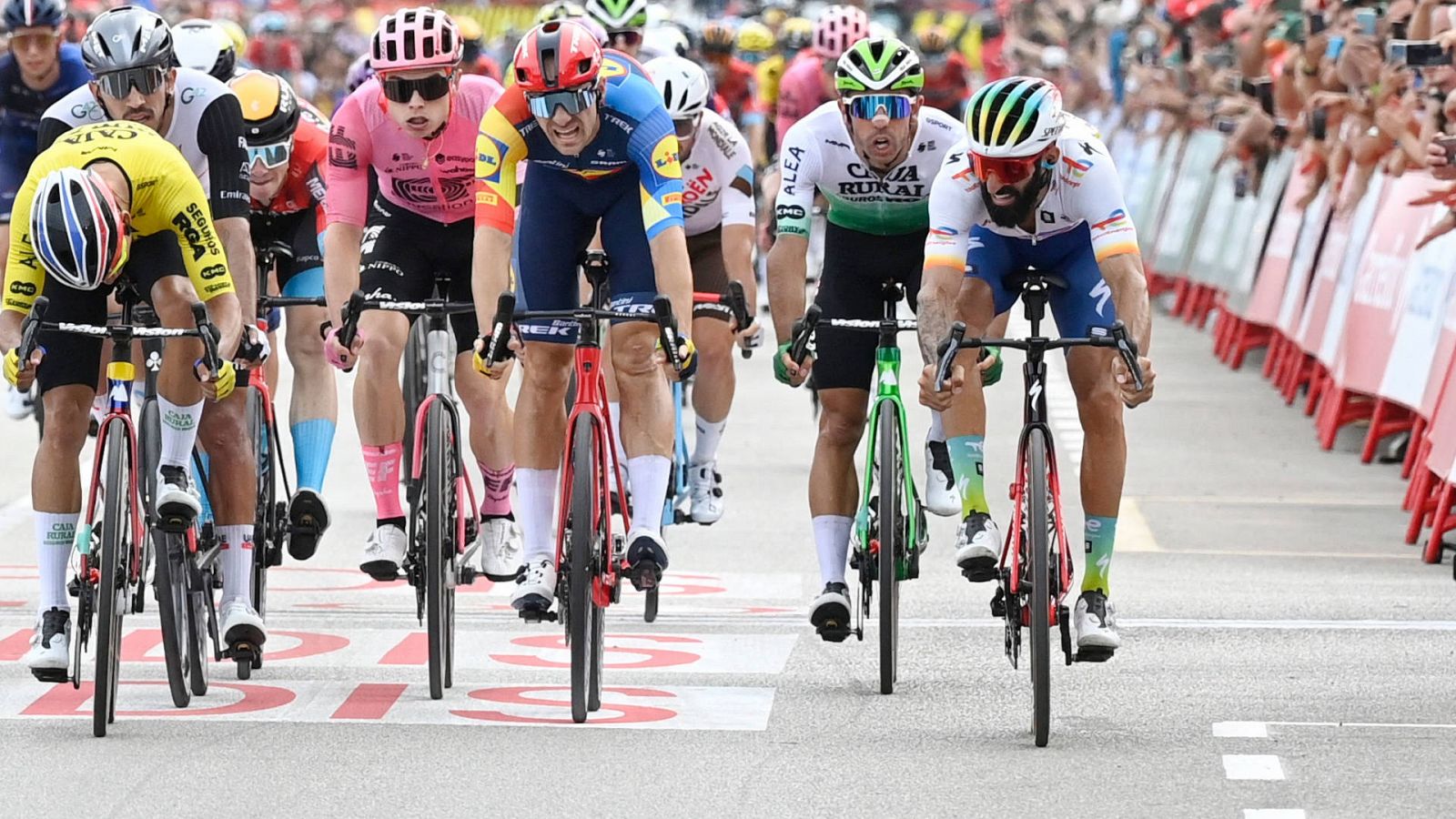 La Vuelta 2023 | Geoffrey Soupe da la sorpresa al sprint en Oliva -- Ver ahora