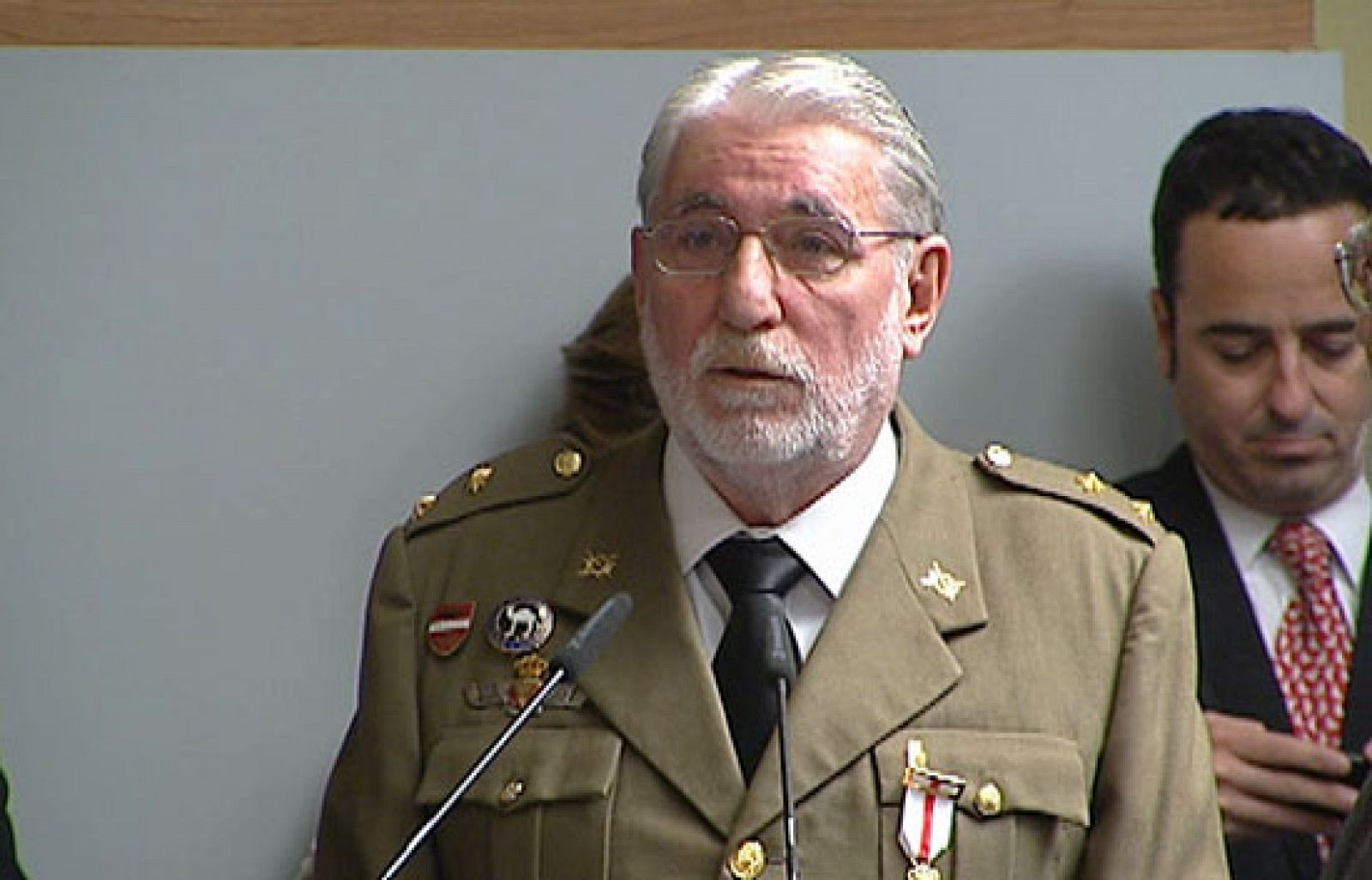 Los militares que formaron la Unión Militar Democrática reciben el reconocimiento de Defensa