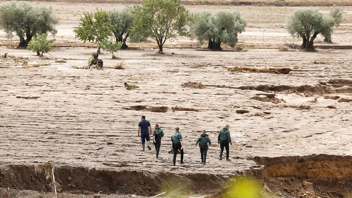 La Guardia Civil rescata a decenas de personas atrapadas por la DANA