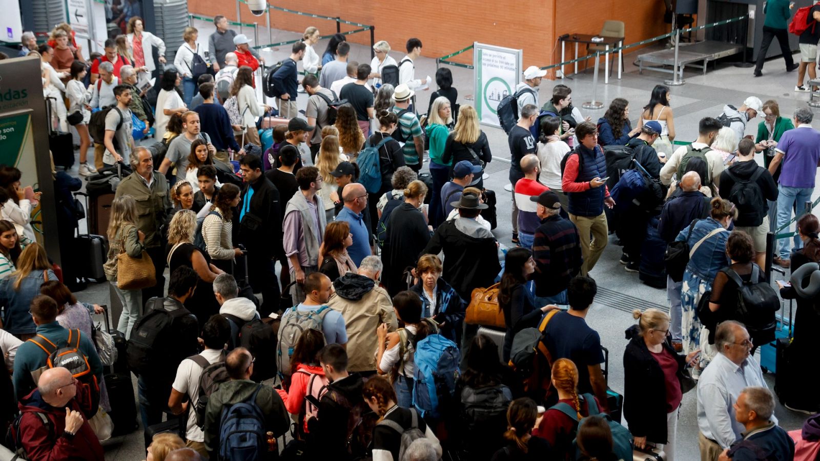 Los viajeros de tren sufren retrasos y cancelaciones por la DANA