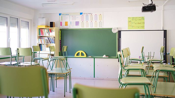 Telediario 1 - Preparando la "vuelta al cole": los profesores organizan temario y contenidos del nuevo plan de estudio