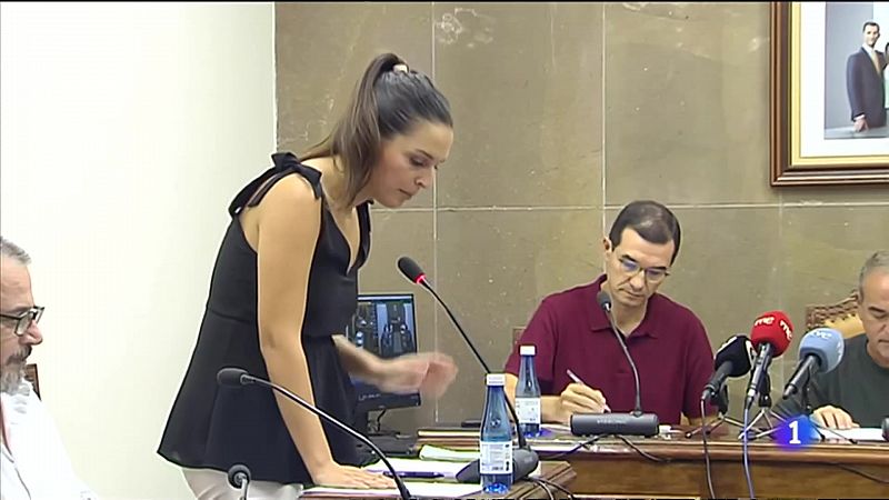 Pren possesi l'alcaldessa de Vilafams, Ana Andrada, desprs d'una moci de censura