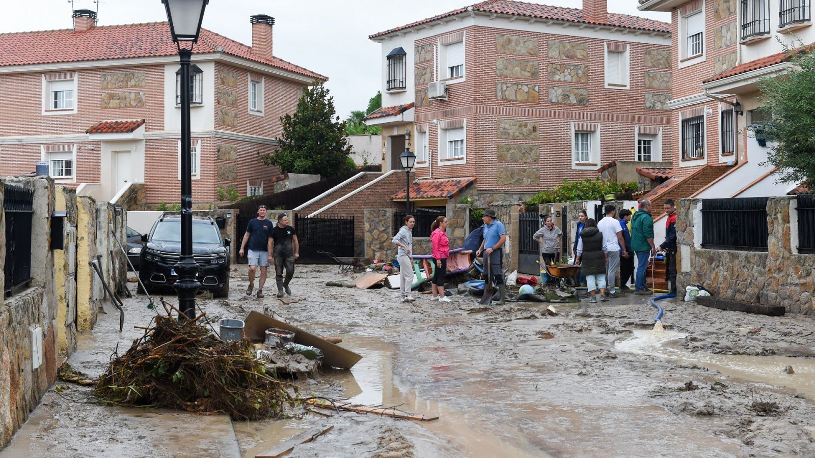 Miedo y lodo en Villamanta, zona cero de la DANA en Madrid