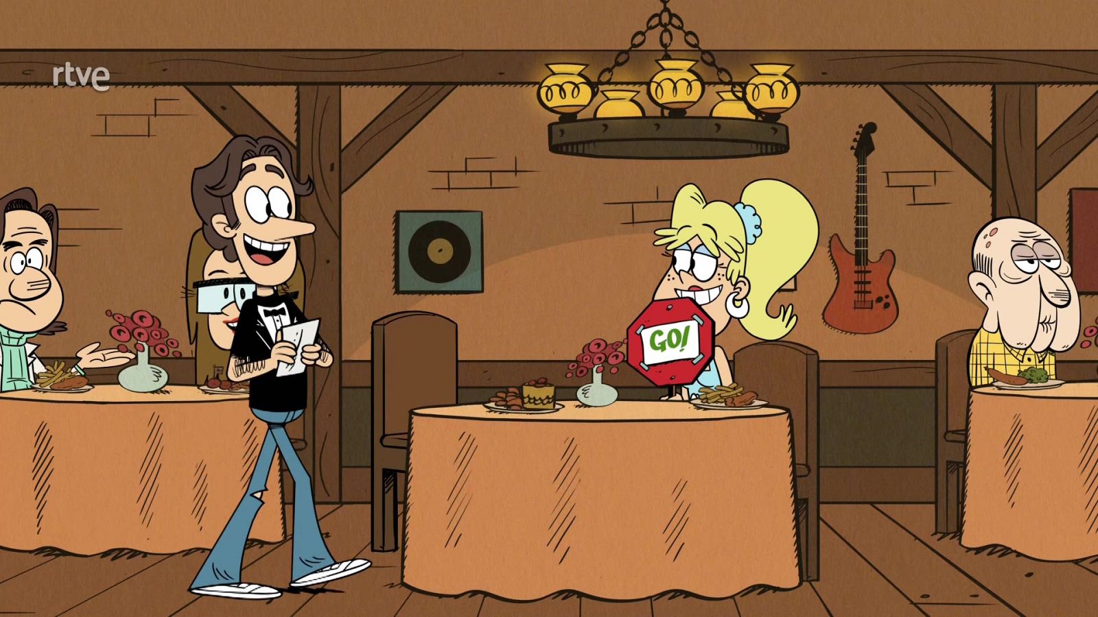 L is for Love - Una casa de locos en inglés | Watch