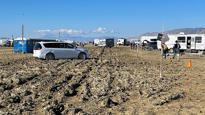 70.000 personas atrapadas por las lluvias torrenciales en el festival 'Burning Man', en Nevada