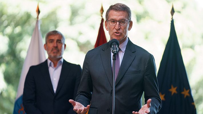 Feijóo propone a Sánchez buscar un \"encaje territorial\" para Cataluña dentro de la Constitución y niega críticas internas