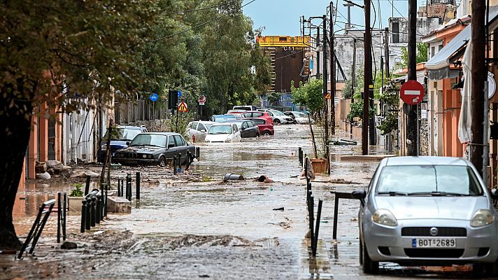 Telediario 1 - Los equipos de emergencias, desbordados por las inundaciones en Grecia