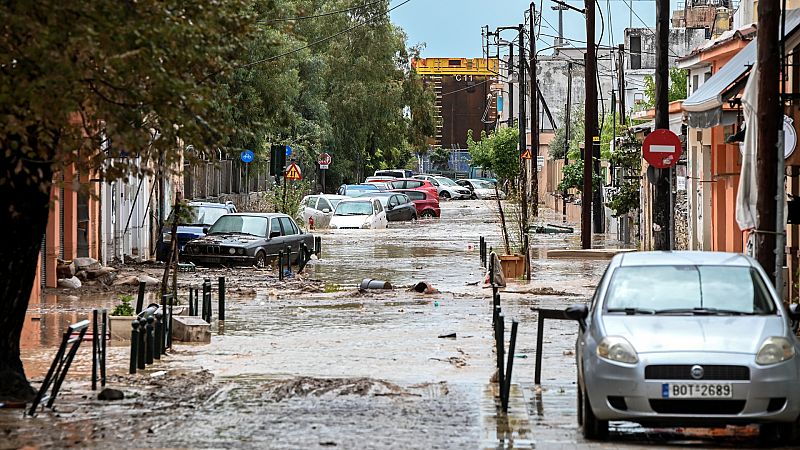 Los equipos de emergencias, desbordados por las inundaciones en Grecia