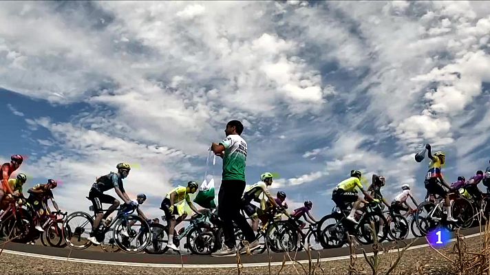 Telediario 1 - El avituallamiento: cambia la comida del interior, pero es la misma bolsa desde hace décadas