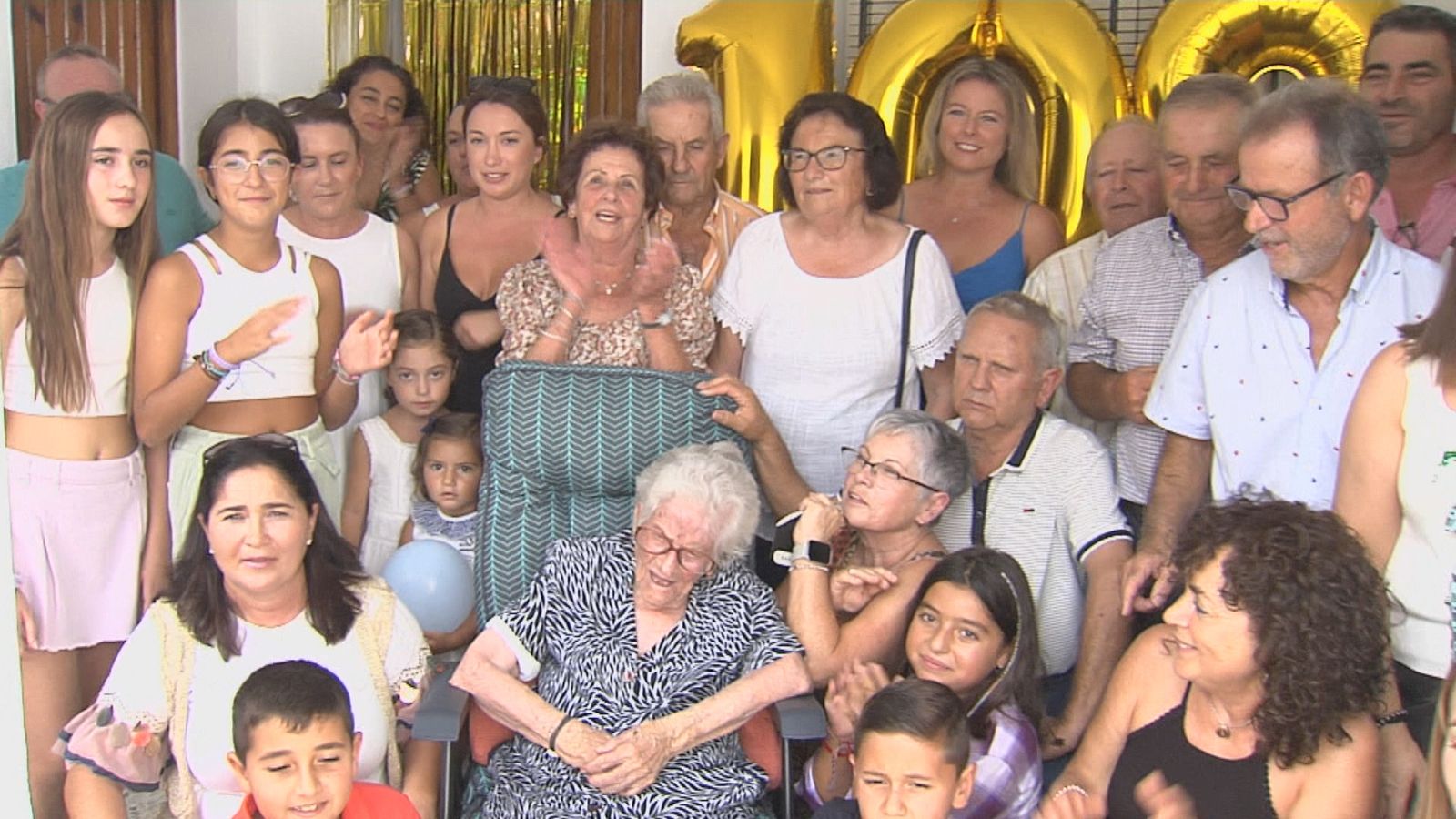 Catalina cumple 108 años en Conil - Ver ahora