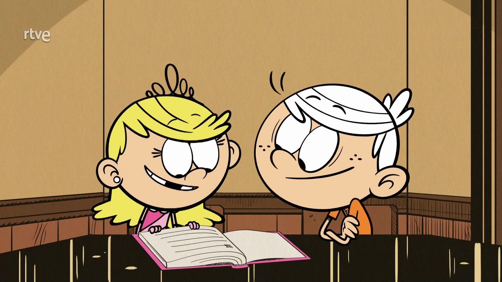 Read Aloud - Una casa de locos en inglés | Watch