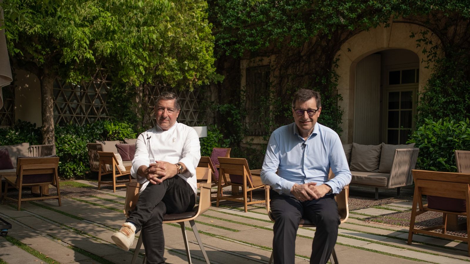 En el libro no podía faltar la presencia del vino, que en El Celler de Can Roca siempre está en diálogo con la cocina.