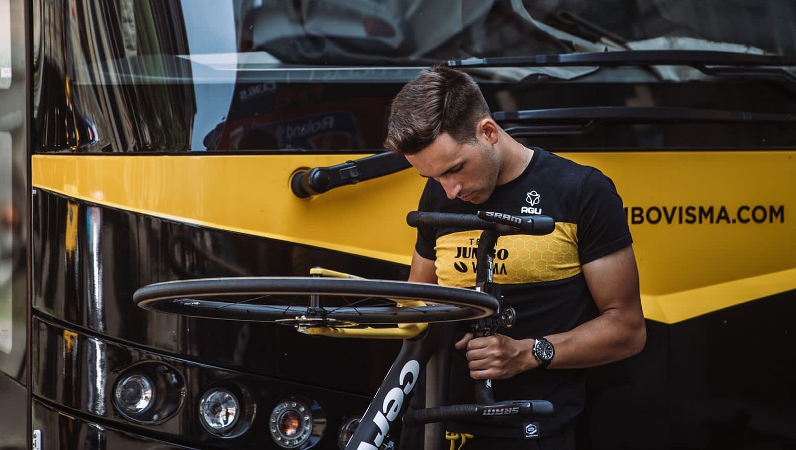 Así es Antonio Pereñíguez, el mecánico español del Jumbo Visma