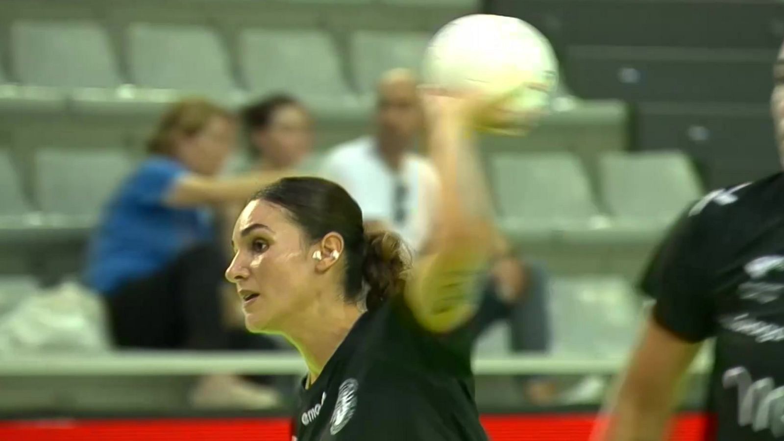 Balonmano - Supercopa Ibérica femenina. Final: Super Amara Bera - C.Sol Málaga - ver ahora