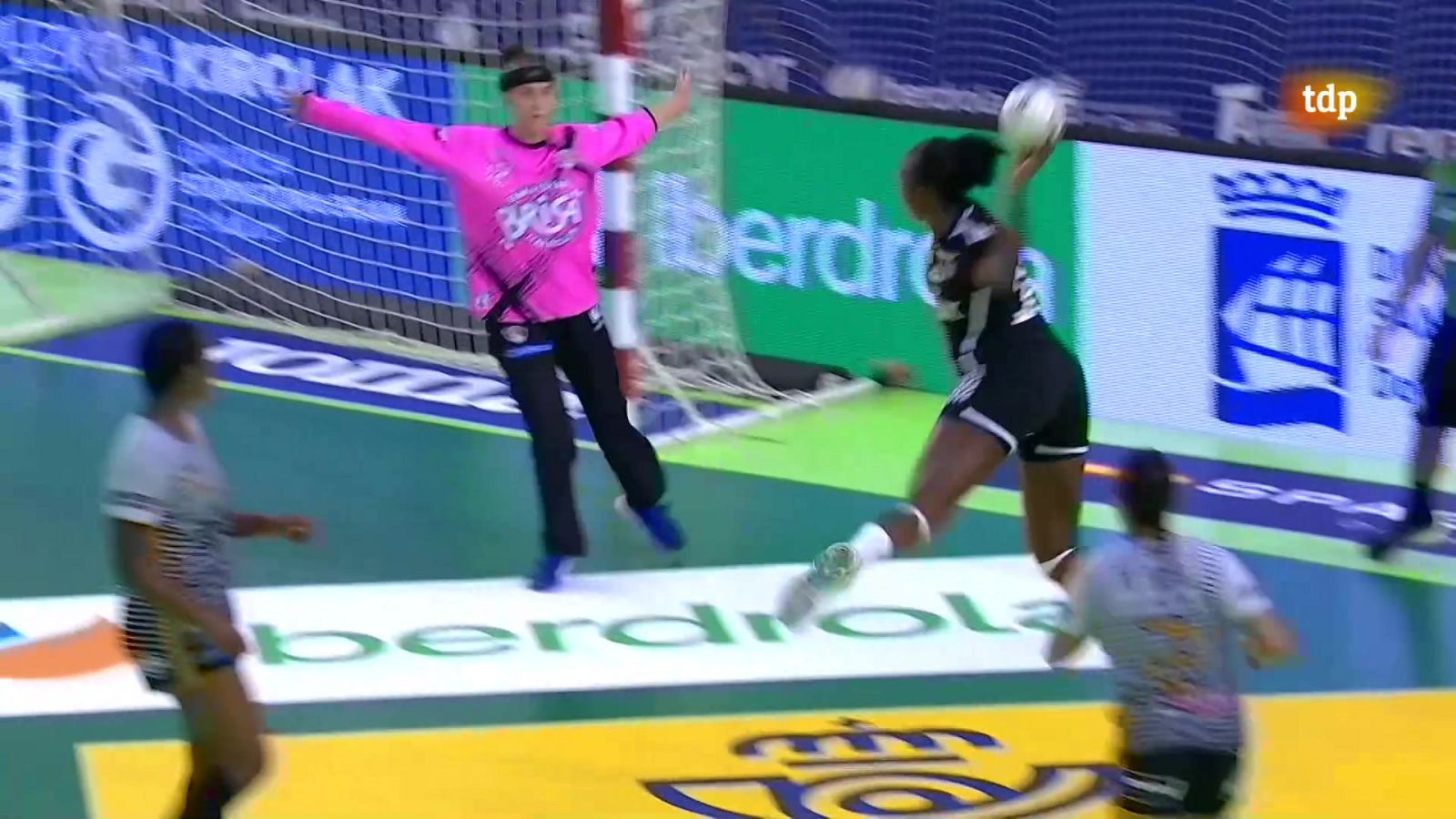 Balonmano - Supercopa Ibérica femenina. 3º y 4º puesto: Madeira Andebol - Sport Lisboa Benfica - ver ahora