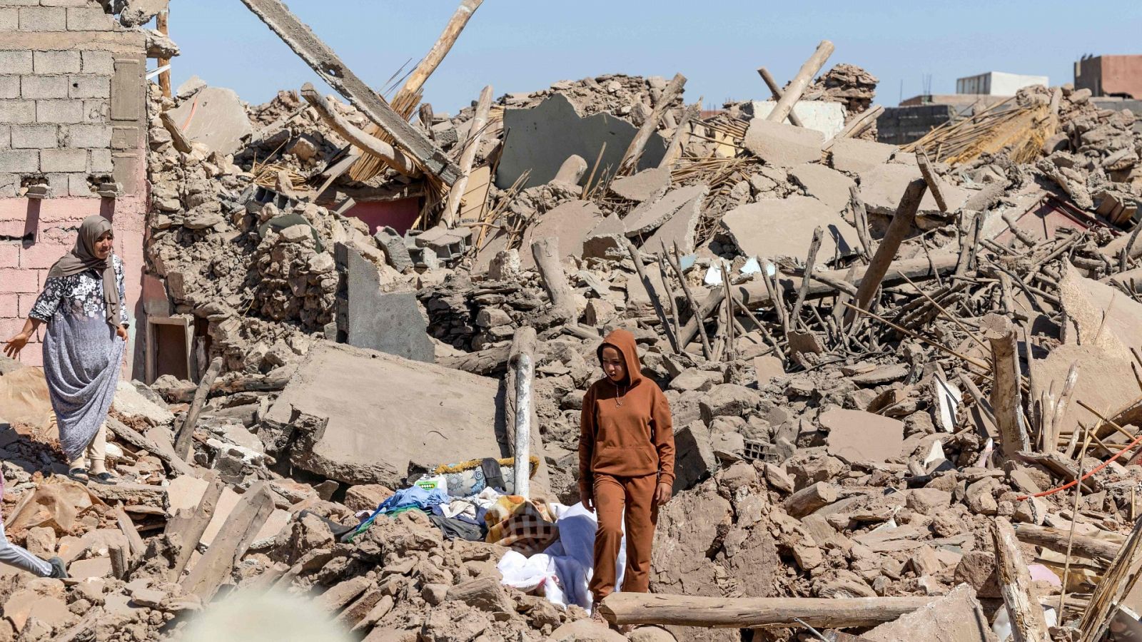 En la zona cero del terremoto: una aldea sepultada y decenas de muertos