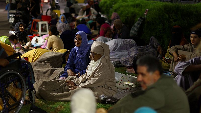 Decenas de familias pasan su segunda noche en las calles de Marrakech por temor a réplicas del terremoto