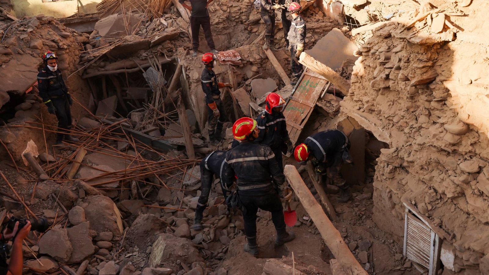 Ascienden a 2.122 los muertos por el terremoto en Marruecos