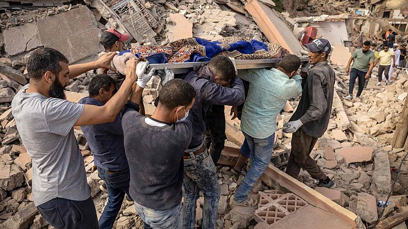 Terremoto en Marruecos: búsqueda contra reloj de los supervivientes tras la tercera noche a la intemperie