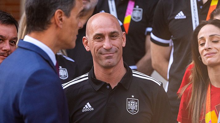 Telediario 1 - Rubiales dimite de todos sus cargos tras el beso no consentido a Jenni Hermoso