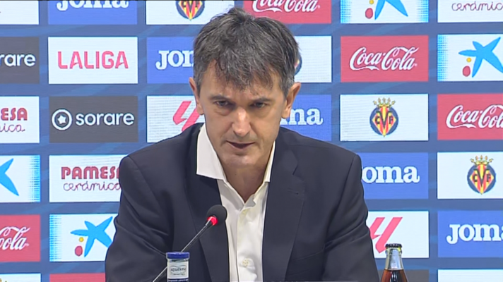  - El 'show' de Pacheta en su presentación con el Villarreal: "¿El míster no tiene experiencia en Europa? ya la cogeremos"