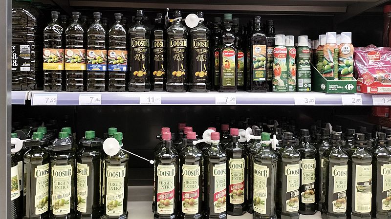 El precio de los alimentos ha ido subiendo en los últimos meses, pero se ha notado más en el aceite de oliva, que ha subido un 45% en agosto, según el comparador soysuper.com, y muchos consumidores buscan más información en internet para ahorrar.