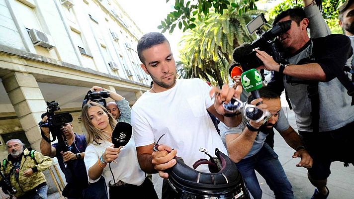 Telediario 1 - El TSJN rebaja en un año la pena a uno de los condenados de 'La Manada'