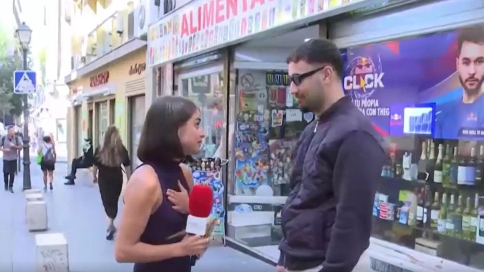 Vídeo de la agresión sexual a una reportera de Cuatro en directo | Ver