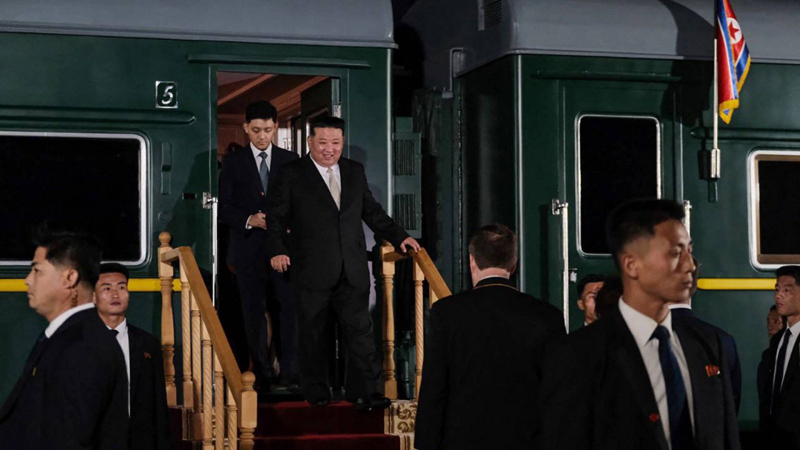 Kim Jong-un llega a Rusia en un tren blindado con cristales tintados y lujosos vagones