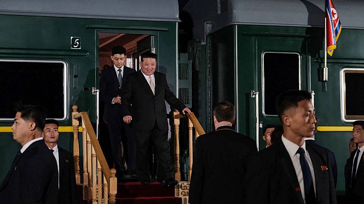 Kim Jong-un llega a Rusia, para su reunión con Putin, en un tren blindado con cristales tintados y lujosos vagones