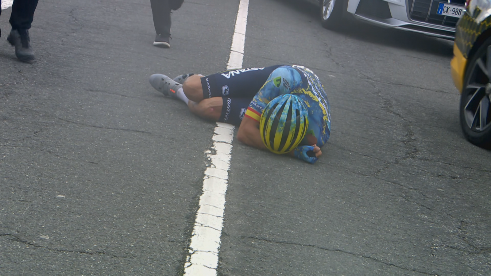 La Vuelta | 'Luisle' estaba comentando su retirada y se ha caído