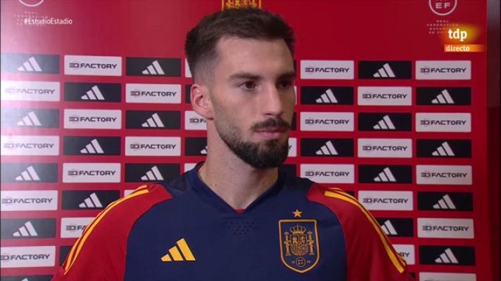 Fútbol - Álex Baena, "en una nube" tras marcar en su debut con España