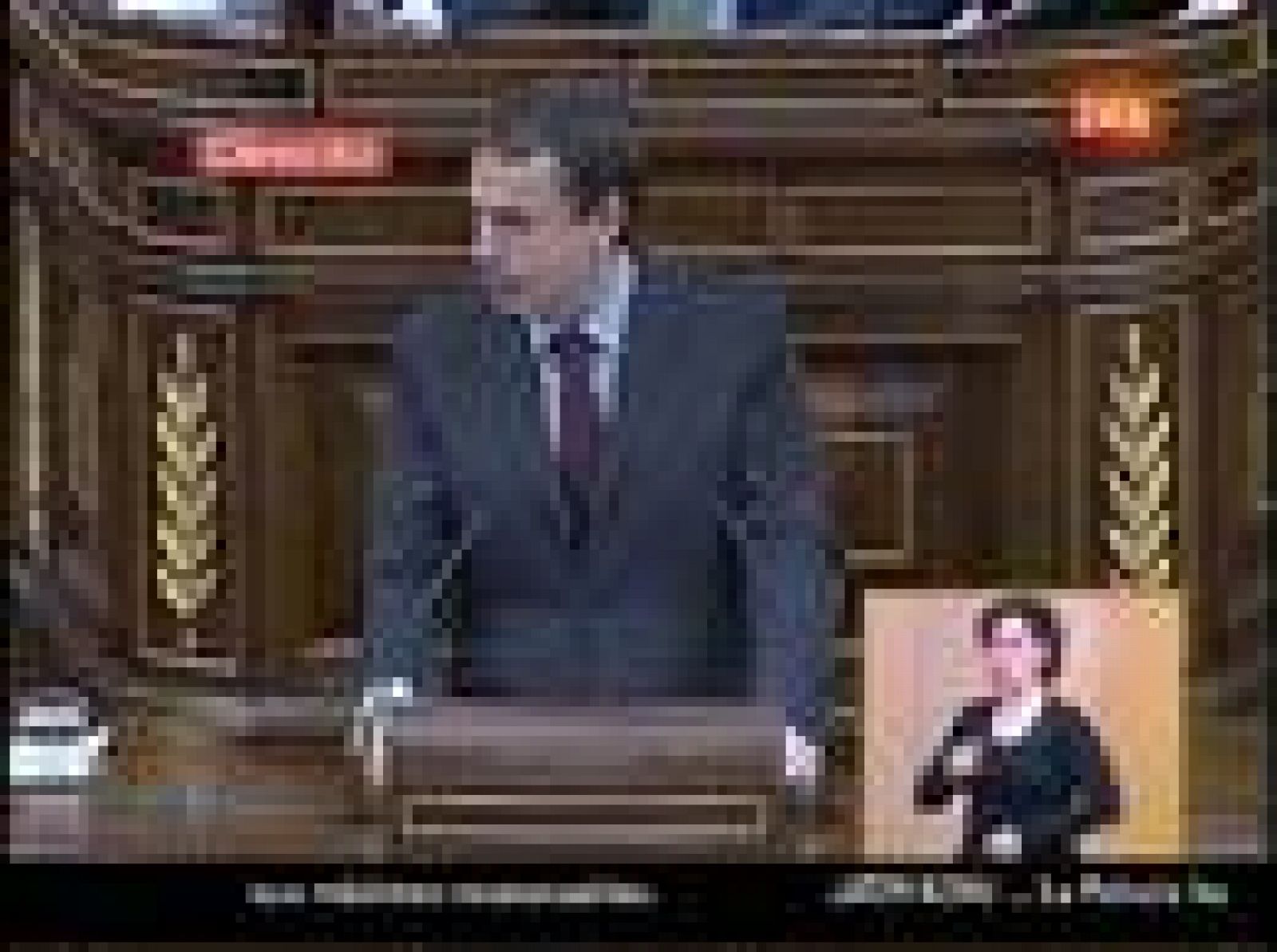 "Si tiene valentía y coraje político presente una moción de censura", ha dicho Zapatero a Rajoy.