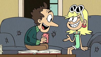 Anti Social - Una casa de locos en inglés | Watch