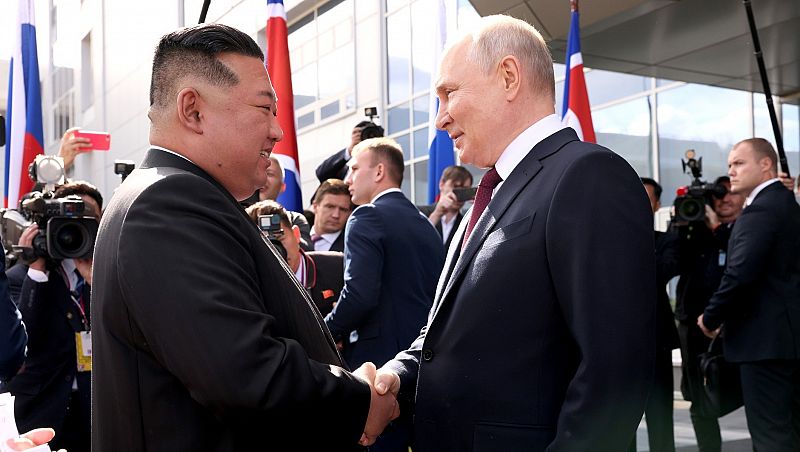 Kim Jong-un estrecha lazos con Putin en un esperado encuentro en Rusia