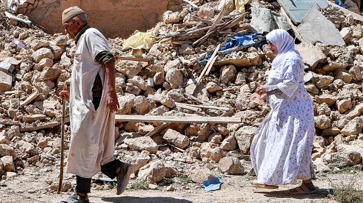 En Marruecos los afectados por el terremoto se quejan de la tardanza de la ayuda: "No hemos recibido nada hasta el tercer día" 