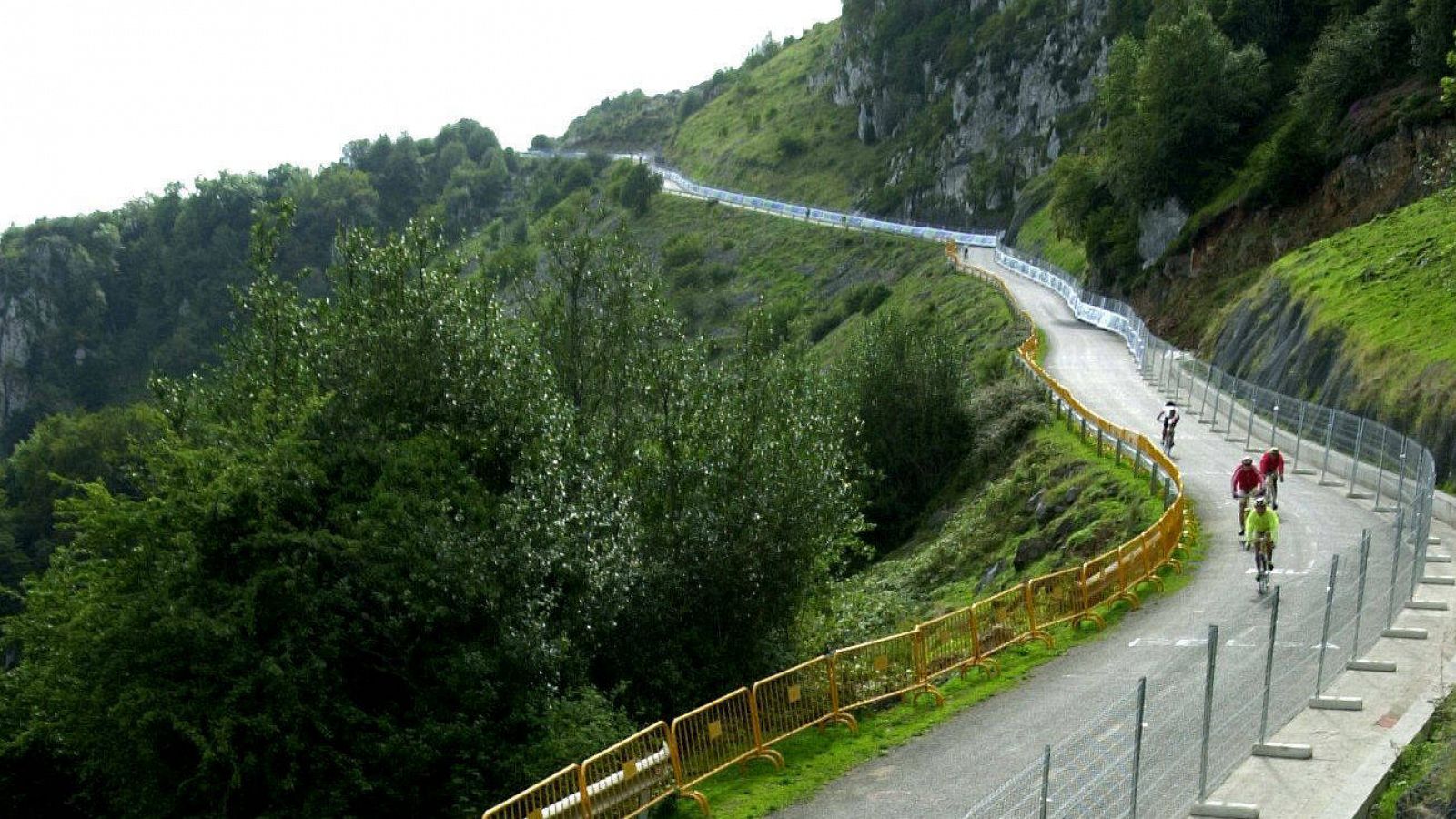 Las claves de la subida al Angliru explicadas por Alberto Contador -- Ver ahora en RTVE Play