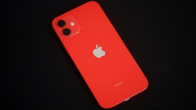 La OCU pide que se suspenda la venta del iPhone 12
