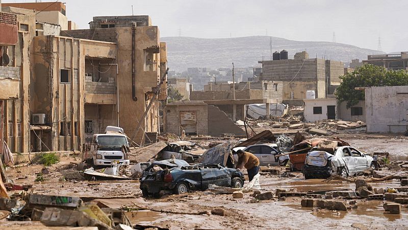 Continúa la búsqueda de miles de muertos en Derna (Libia) en un país dividido políticamente
