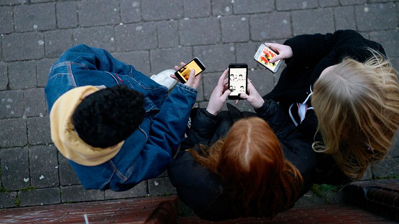 Los peligros del móvil para menores: Las redes sociales son más adictivas que el juego