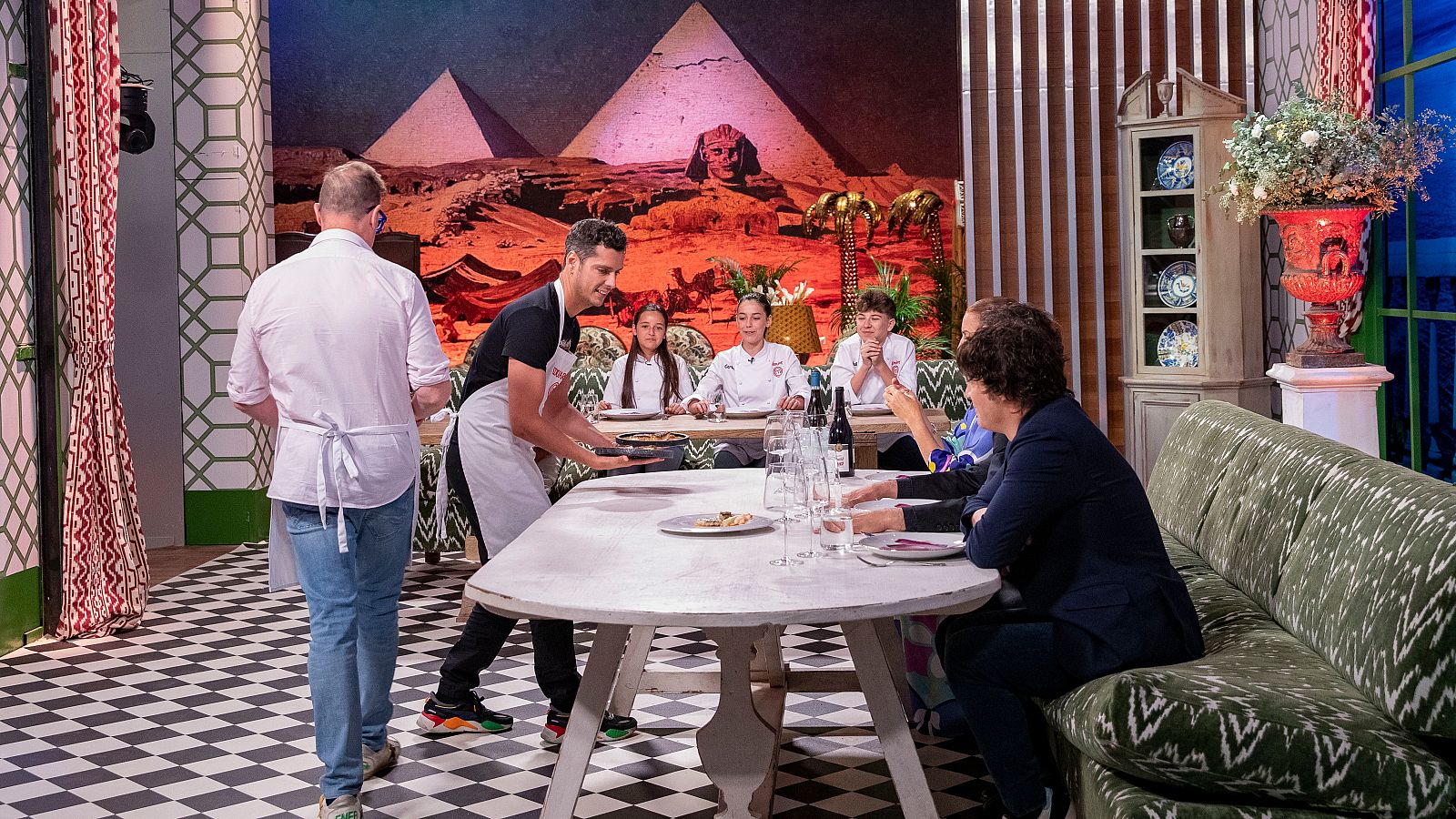 El homenaje de Eduardo Casanova a Sonia y Selena | Ver