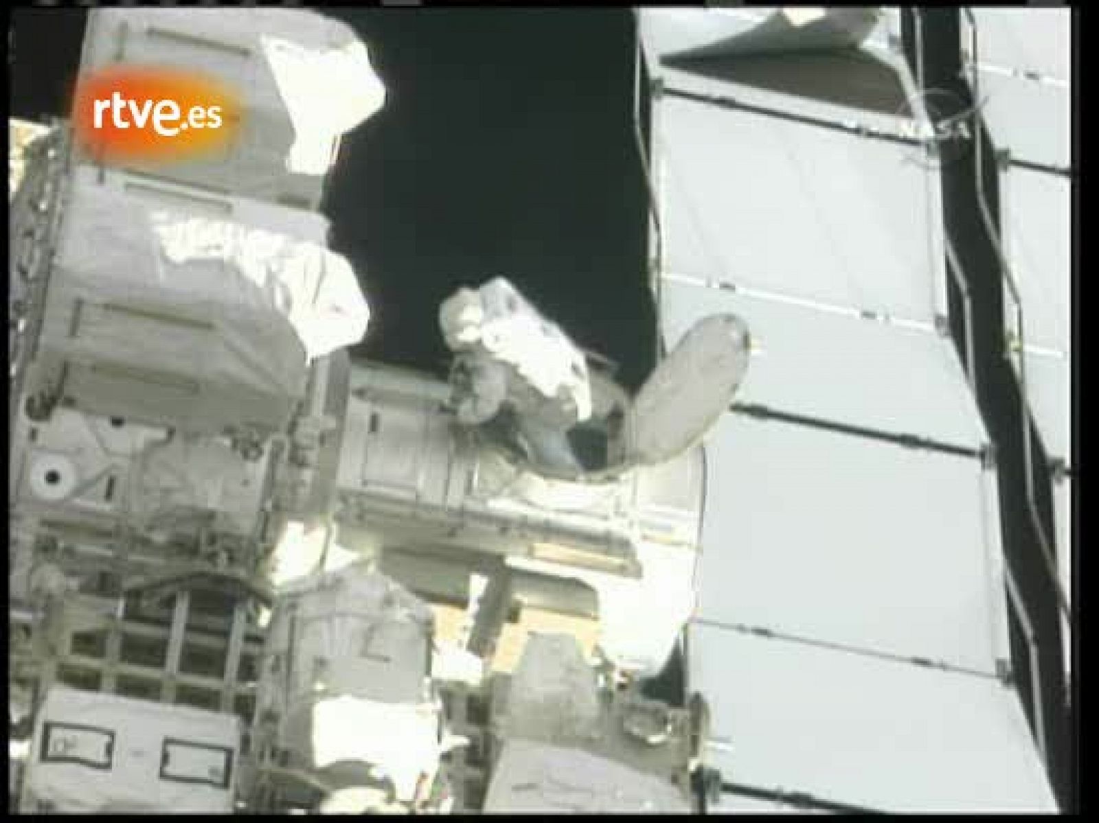 La ISS abre por primera vez las ventanas de su 'habitación con vistas'