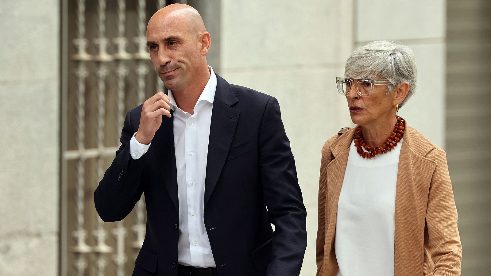 Rubiales niega las coacciones y la  falta de consentimiento en el beso a Jenni Hermoso