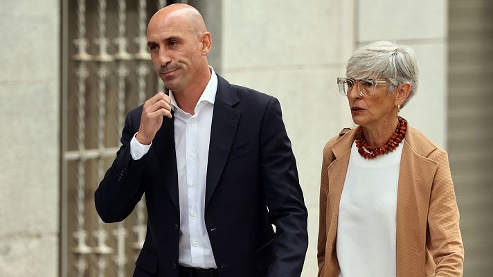 Informativo 24h - Rubiales niega ante el juez las coacciones y la  falta de consentimiento en el beso a Jenni Hermoso