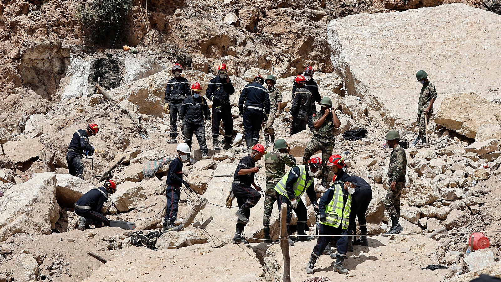 Los equipos de rescatistas empiezan a replegarse en Marruecos cinco días después del terremoto